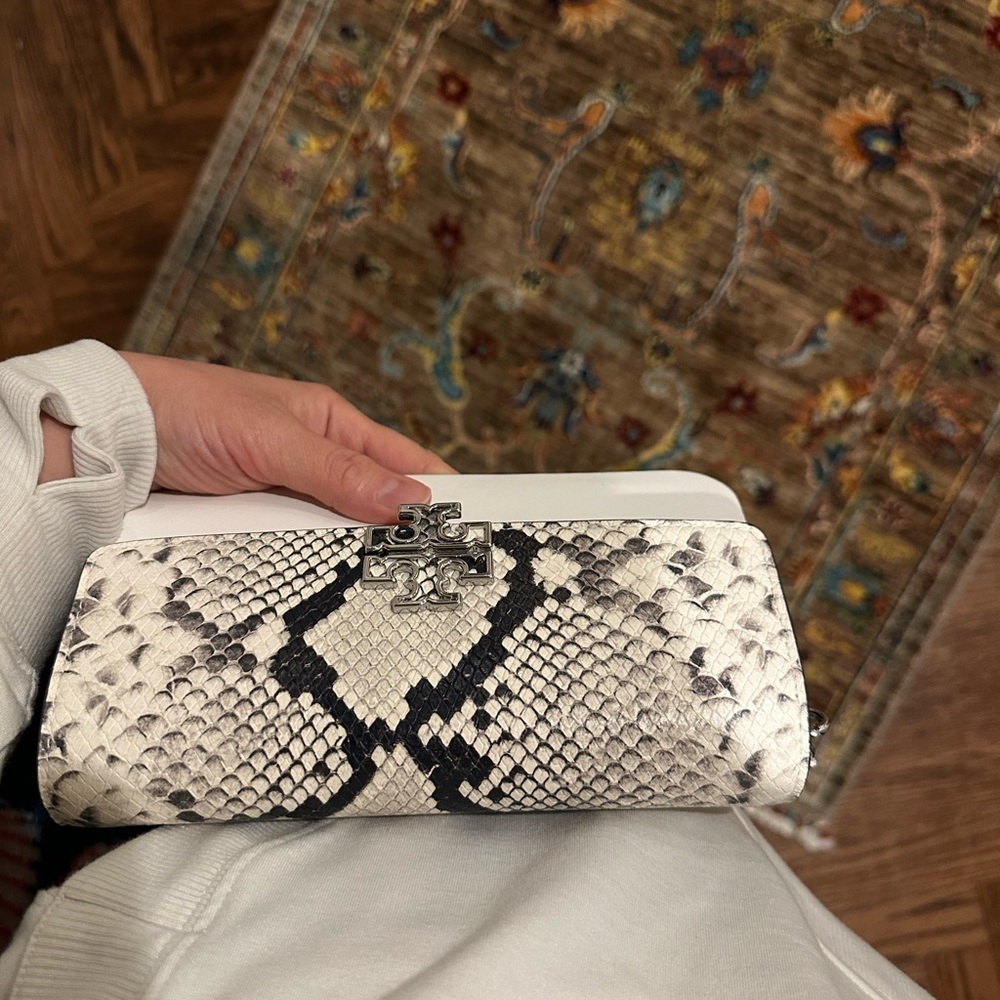 Tory Burch Warm White And Black Bag - Picture 13 of 13